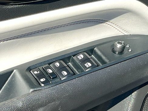 Used 2025 Jeep Compass Limited AWD/4WD image 17