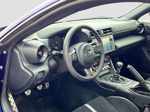 Used 2024 Toyota GR86 Premium w/ Performance Package image 9