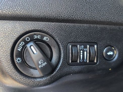 Used 2017 Dodge Charger SXT w/ Driver Confidence Group image 17