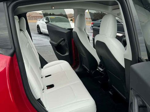 Used 2022 Tesla Model Y Performance image 12