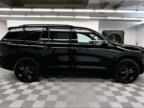 Used 2025 Chevrolet Traverse RS AWD/4WD image 15