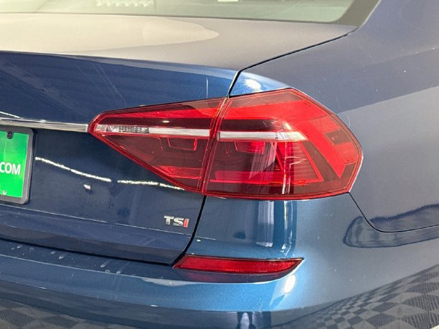 Used 2018 Volkswagen Passat 2.0T SE FWD image 33
