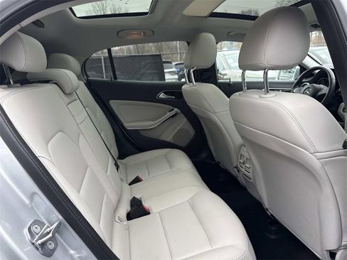 Used 2019 Mercedes-Benz GLA 250 image 11