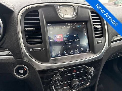 Used 2017 Chrysler 300 Touring w/ Value Package RWD image 15