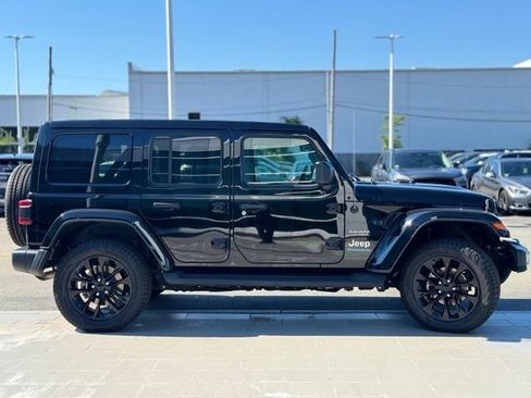 Used 2023 Jeep Wrangler Unlimited Sahara w/ Cold Weather Group AWD/4WD image 7