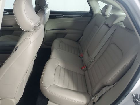 Used 2017 Ford Fusion SE w/ Fusion SE Technology Package image 13