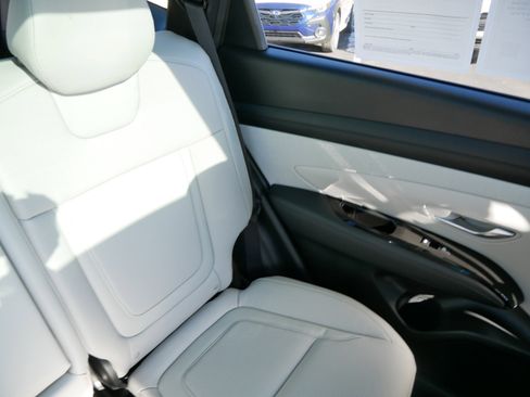 Used 2025 Hyundai Tucson Limited image 14