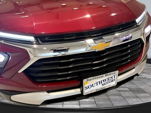 Used 2025 Chevrolet TrailBlazer LT AWD/4WD image 32