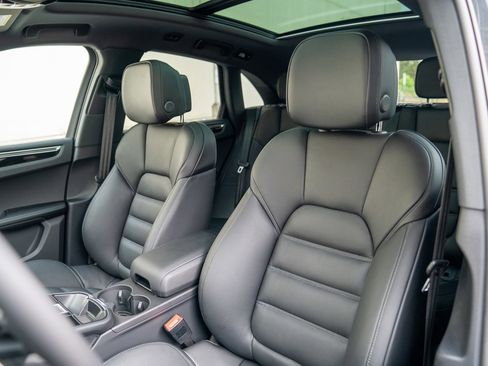 New 2026 Porsche Macan image 5