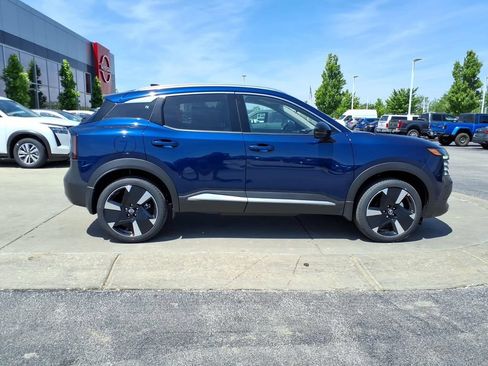 New 2026 Nissan Kicks SR w/ SR Premium Package AWD/4WD image 8