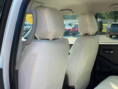 Used 2024 Nissan Frontier SV w/ SV Convenience Package AWD/4WD image 25