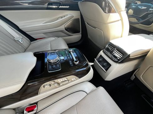 Used 2018 Genesis G90 5.0 Ultimate AWD/4WD image 12