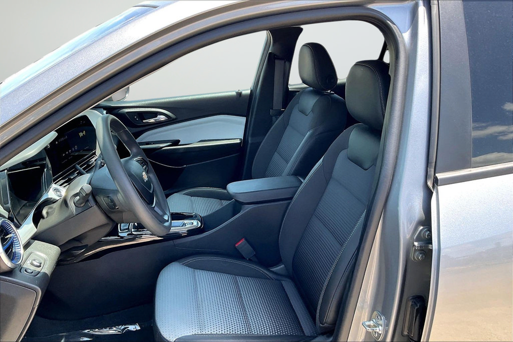 Used 2025 Chevrolet Trax LT FWD image 20