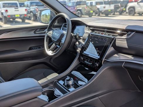 New 2026 Jeep Grand Cherokee L 2WD image 28