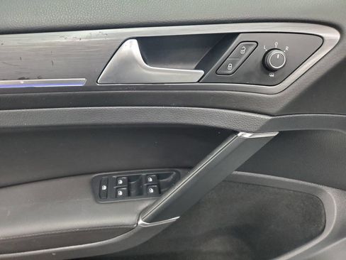 Used 2017 Volkswagen e-Golf SEL Premium FWD image 10