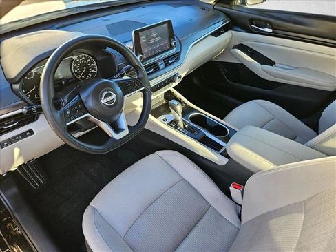 Used 2024 Nissan Altima 2.5 SV FWD image 12