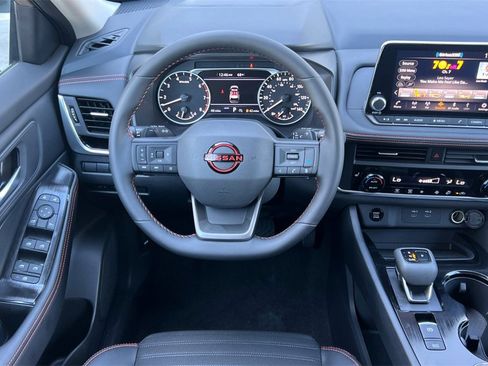 Used 2025 Nissan Rogue SV image 16