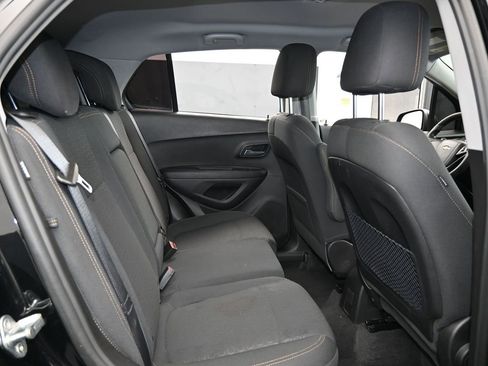 Used 2020 Chevrolet Trax LS image 30