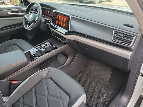 New 2026 Volkswagen Atlas Peak Edition image 28