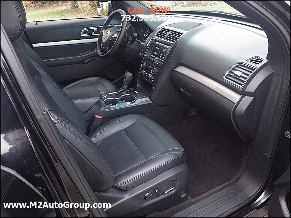 Used 2016 Ford Explorer XLT w/ Equipment Group 202A AWD/4WD image 16