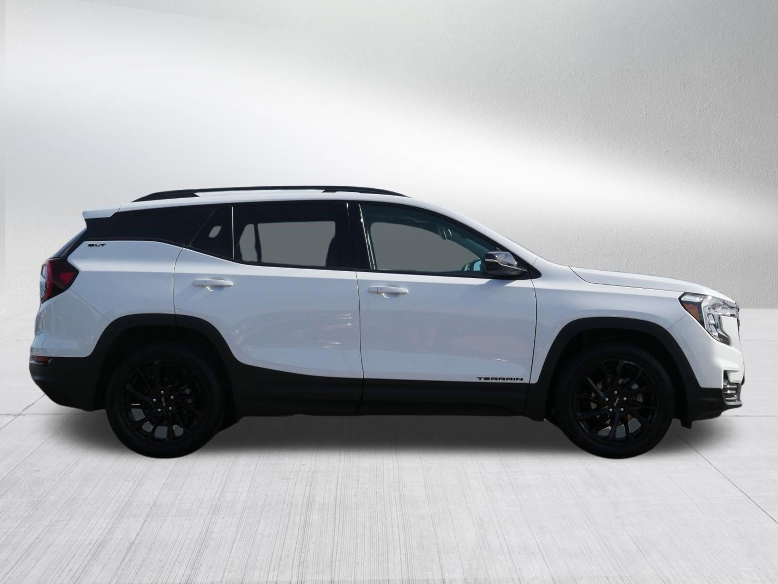 Used 2024 GMC Terrain SLT w/ Infotainment Package II AWD/4WD image 8