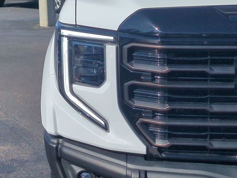 Used 2024 GMC Sierra 1500 AT4X image 10