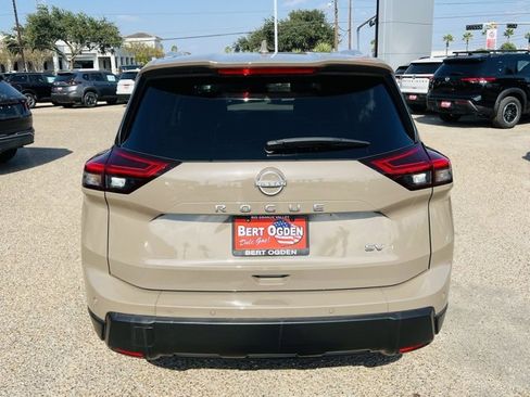Used 2024 Nissan Rogue SV w/ SV Premium Package image 5
