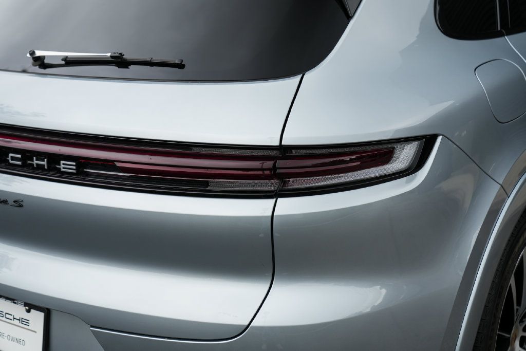 Certified 2024 Porsche Cayenne S AWD/4WD image 15