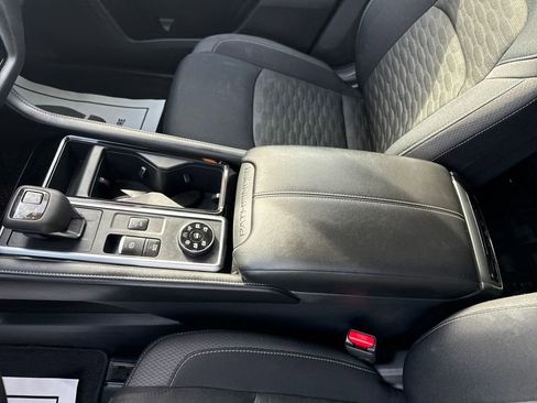 Used 2022 Nissan Pathfinder SV image 27