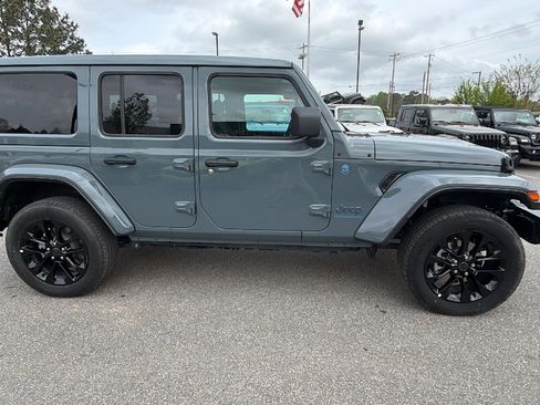 Used 2025 Jeep Wrangler Sahara w/ Safety Group image 7