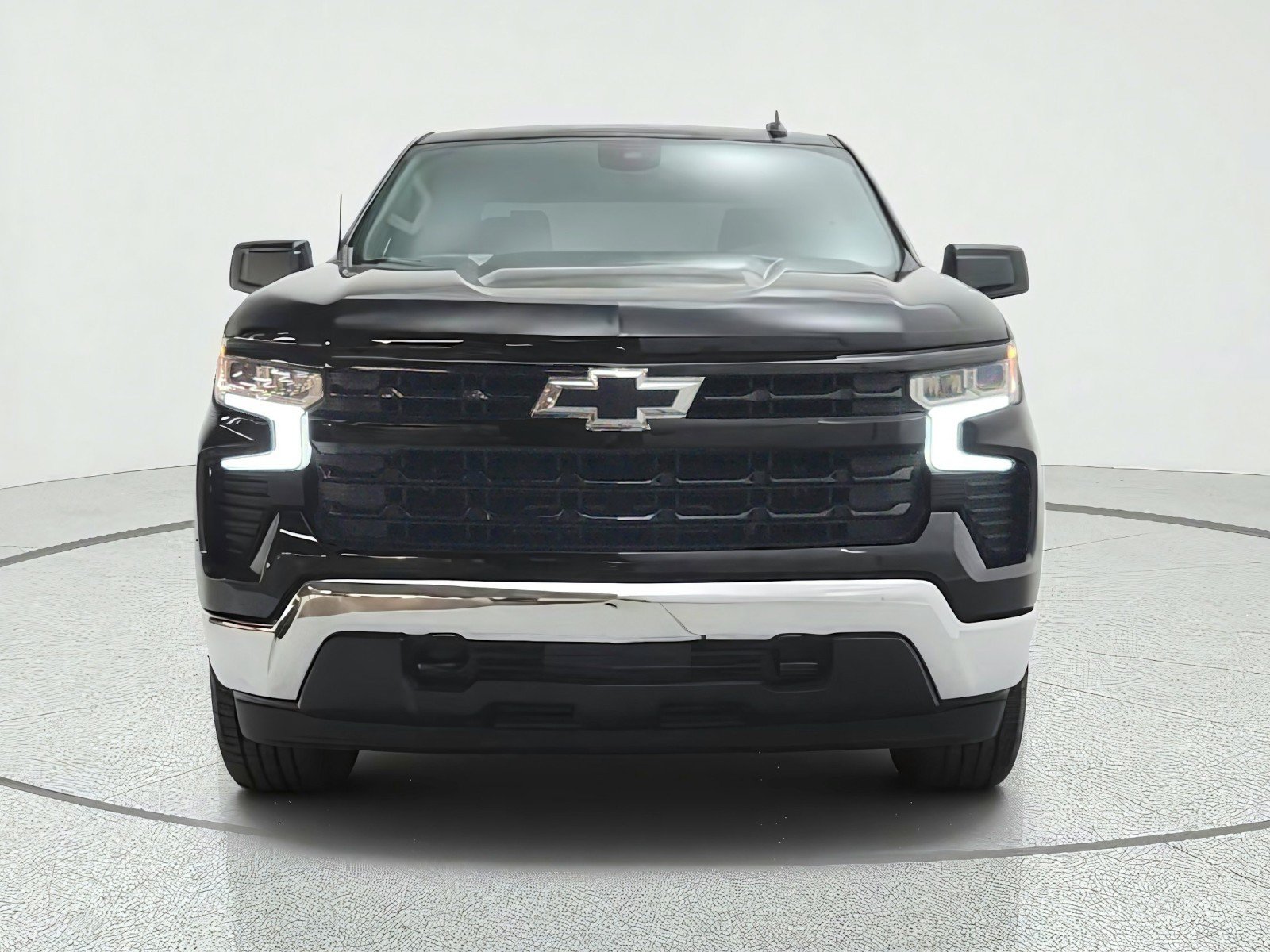 Used 2024 Chevrolet Silverado 1500 LT AWD/4WD image 2