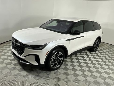 Certified 2024 Lincoln Nautilus Premier w/ Jet Appearance Package image 9