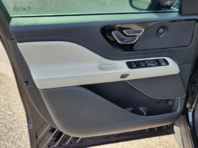 Used 2025 Lincoln Aviator Reserve w/ Illumination Package RWD image 20