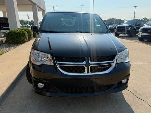 Used 2019 Dodge Grand Caravan SXT FWD image 3