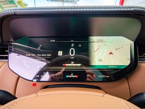 New 2025 Land Rover Range Rover Autobiography image 9