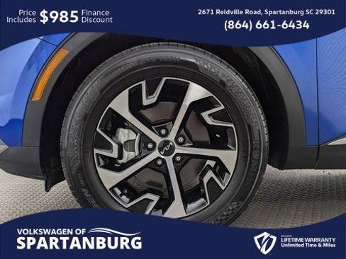 Used 2024 Kia Sportage EX image 3