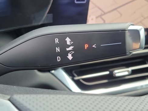 Used 2026 Chevrolet Equinox EV LT FWD image 12