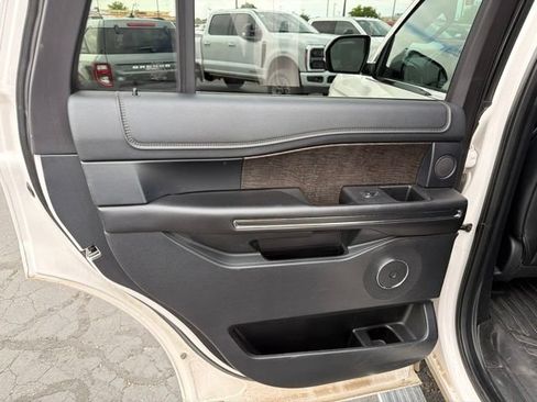 Used 2018 Ford Expedition Limited w/ Equipment Group 301A AWD/4WD image 21