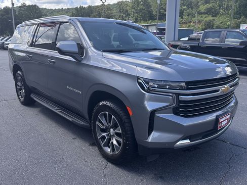 Used 2022 Chevrolet Suburban LT AWD/4WD image 4