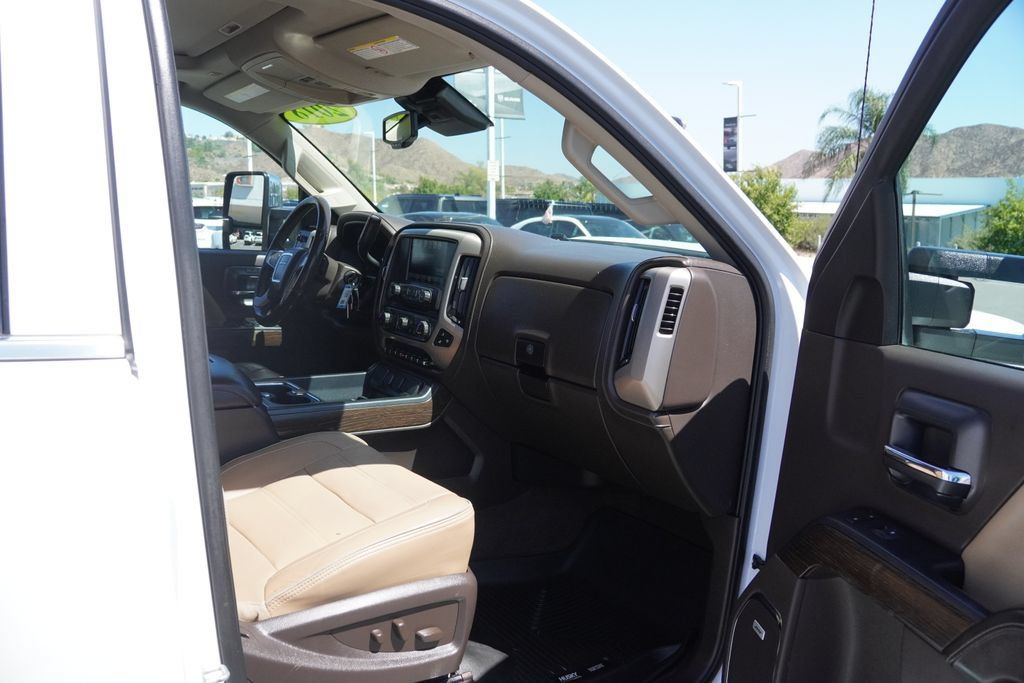 Used 2018 GMC Sierra 2500 Denali w/ Duramax Plus Package AWD/4WD image 32