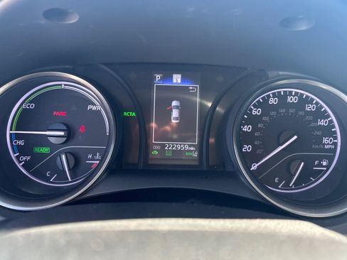 Used 2022 Toyota Camry SE w/ Cold Weather Package FWD image 25