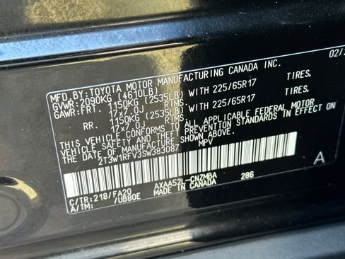 Used 2025 Toyota RAV4 XLE FWD image 28