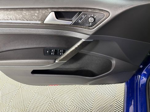 Used 2018 Volkswagen Golf R 4-Door image 10