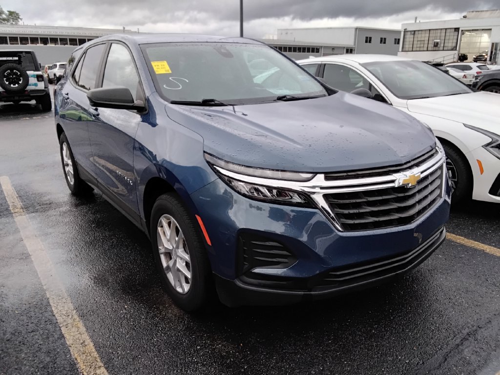 Used 2024 Chevrolet Equinox LS w/ LS Convenience Package AWD/4WD image 12