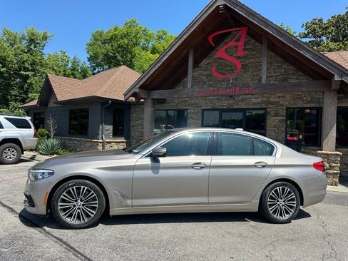 Used 2017 BMW 530i RWD image 2