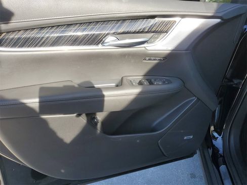 Used 2023 Cadillac XT6 Premium Luxury image 19