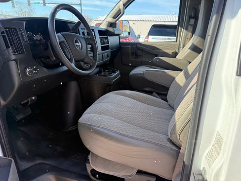 Used 2017 GMC Savana 2500 RWD 2500 135 image 10