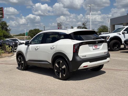 Used 2025 Nissan Kicks SR w/ SR Premium Package AWD/4WD image 6
