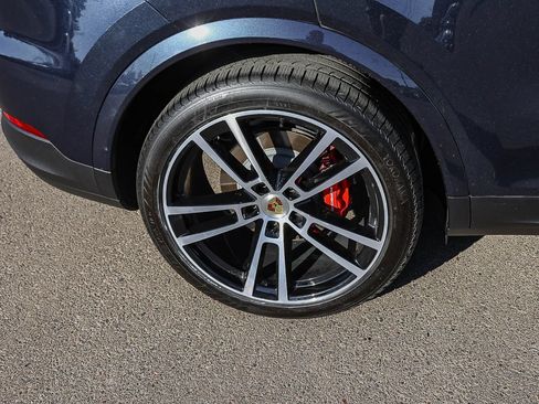 Used 2024 Porsche Cayenne S AWD/4WD image 13
