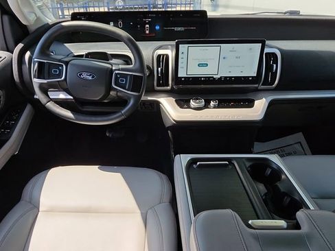 Used 2025 Ford Expedition Max Active AWD/4WD image 12